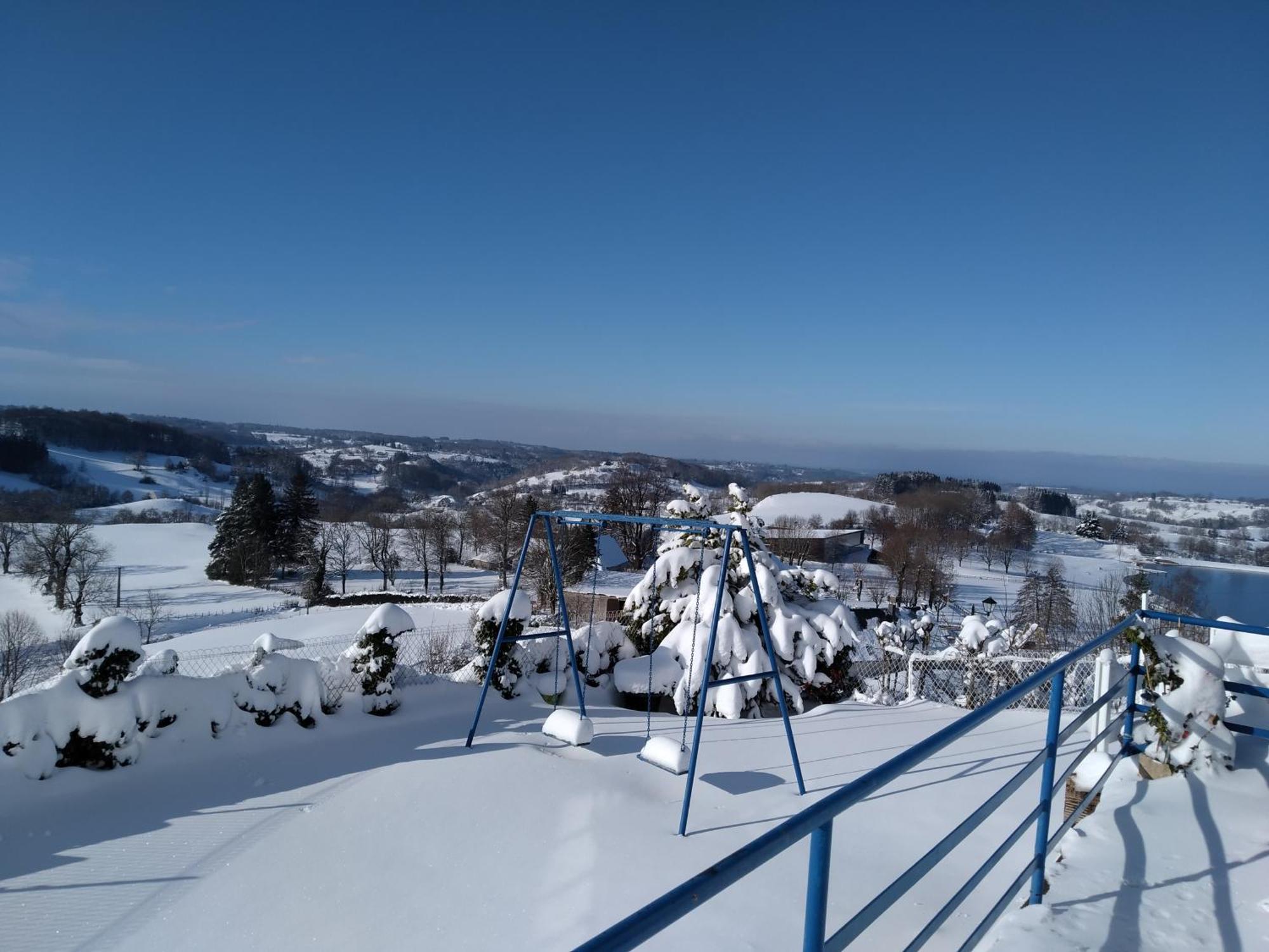 Le Lac, La Neige,La Vue La Tour-dʼAuvergne Buitenkant foto